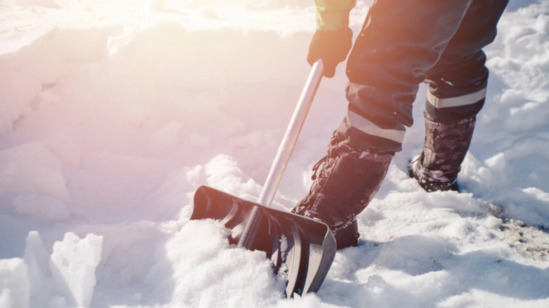 pogoda weekend Niebezpieczna pogoda w weekend. Synoptycy zapowiadają śnieg, gołoledź i silny mróz.