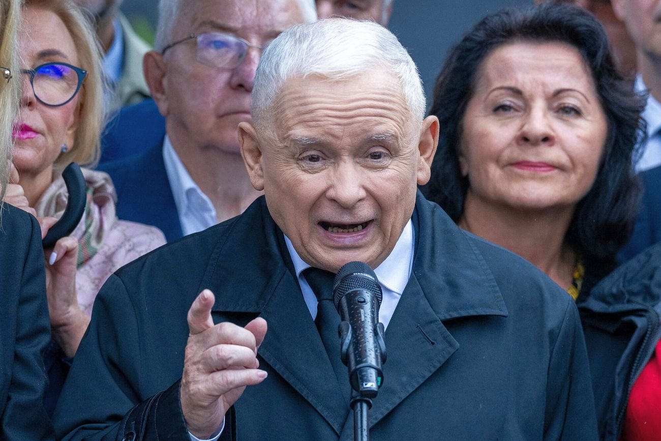 Kaczyński uwielbia jątrzyć, plotkować, rozsiewać kłamstwa. Podświadomie zaczynają wierzyć mu miliony