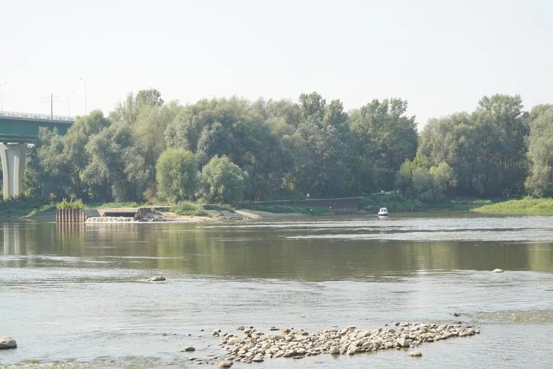 Z powodu awarii w oczyszczalni Czajka w Warszawie do Wisły płyną tysiące litrów ścieków.