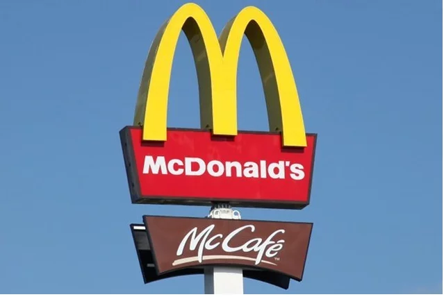 McDonald's sprzedawał paluszki z mozzarellą bez... sera.