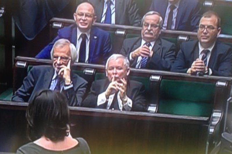 Chwilę po tym, jak poseł Kaczyński położył palec na ustach, marszałek Kuchciński odebrał głos posłance Gasiuk-Pihowicz.