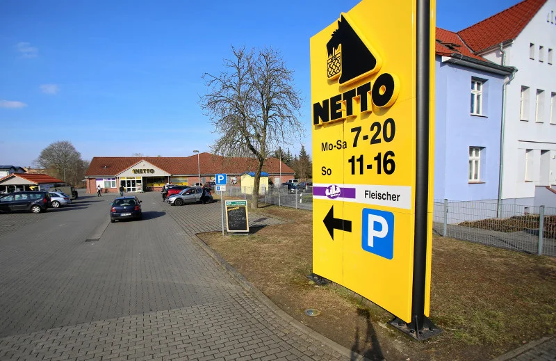 Sklep Netto w przygranicznym Löcknitz. Zdjęcie zrobione 11 marca, w pierwszą niedzielę z zakazem handlu w Polsce.