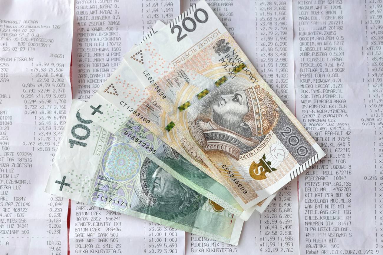 Ile średnio zarabia Polak? GUS podał kwotę, nie nadąża za inflacją