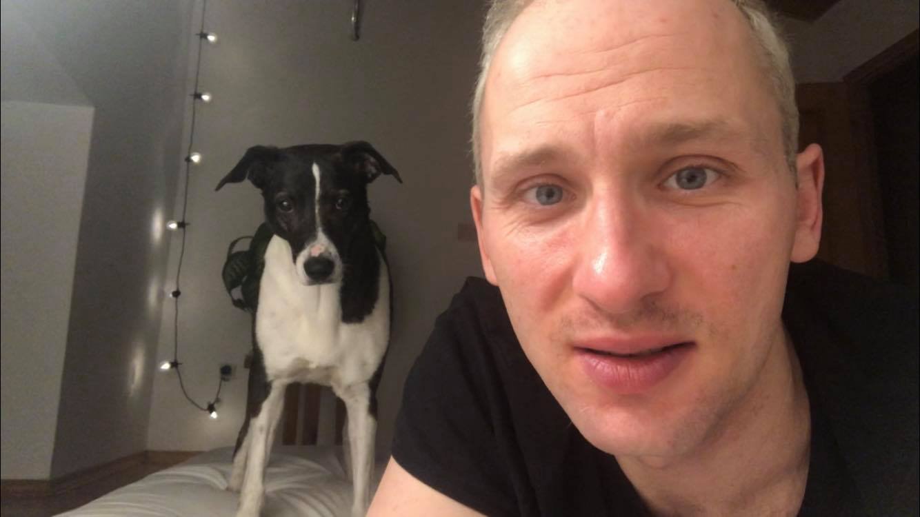 Paweł Tomaszewski dołącza do grona aktorów, którzy postanowili wypowiedzieć się ws. afery wokół łódzkiej filmówki i innych szkół aktorskich.