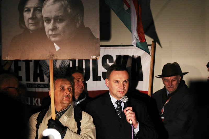 Prezydent Andrzej Duda nie zostawi kwestii wyjaśniania katastrofy smoleńskiej – mówią jego partyjni koledzy