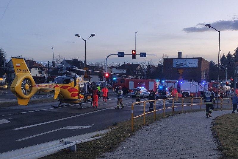 Dramatyczny apel ratownika medycznego po tragicznym w skutkach zderzeniu tramwaju z samochodem w Katowicach.