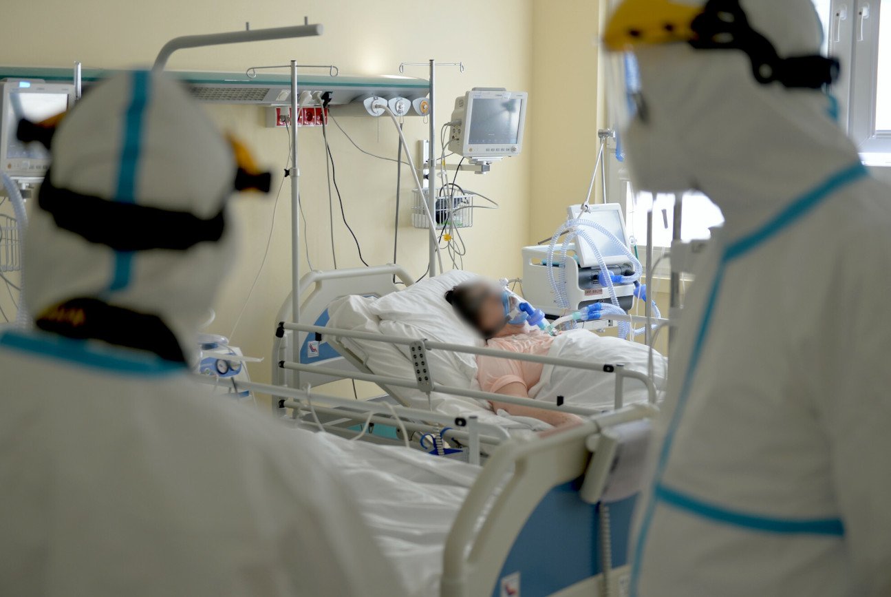 Dlaczego w Polsce jest tak dużo zgonów na COVID-19? Odpowiedź Andrusiewicza.