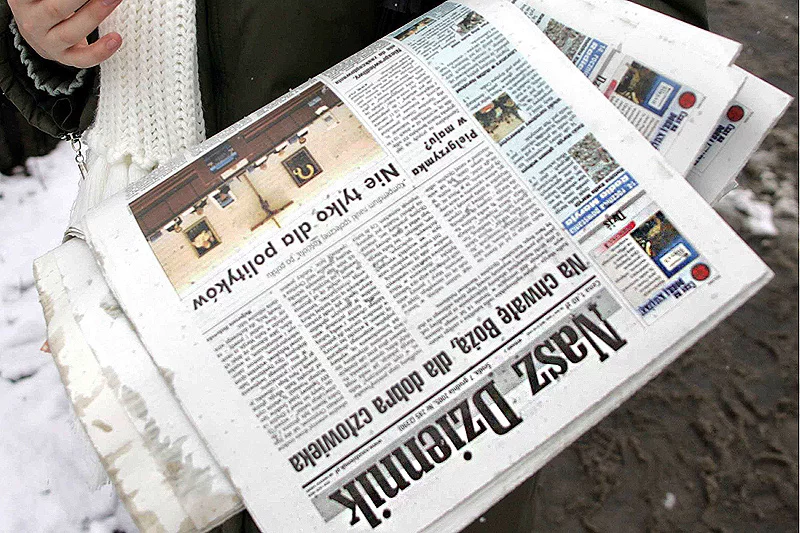 Młoda kobieta została uderzona w tramwaju twarz "Naszym Dziennikiem" za to, że czytała dodatek do "Gazety Wyborczej" "Duży Format".