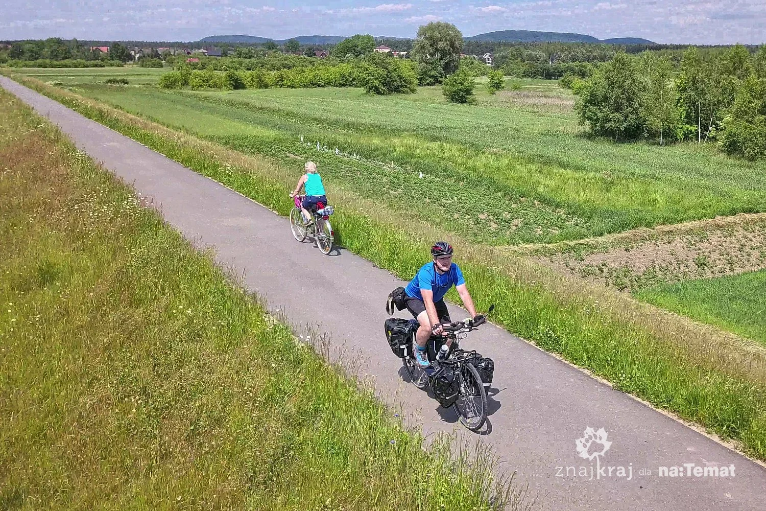 Na drodze rowerowej na wiślanym wale