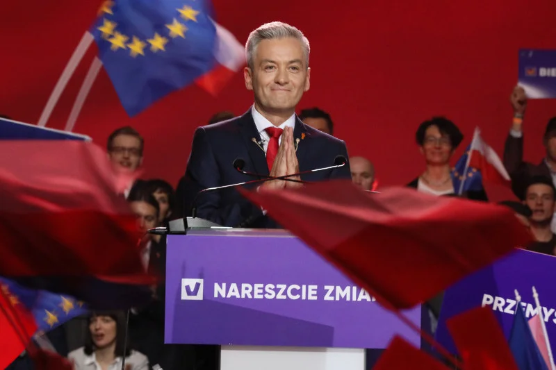 Ilu posłów może mieć w Sejmie Wiosna Roberta Biedronia? Ekspertowi partii Jakubowi Bierzyńskiemu wytknięto błąd w obliczeniach.