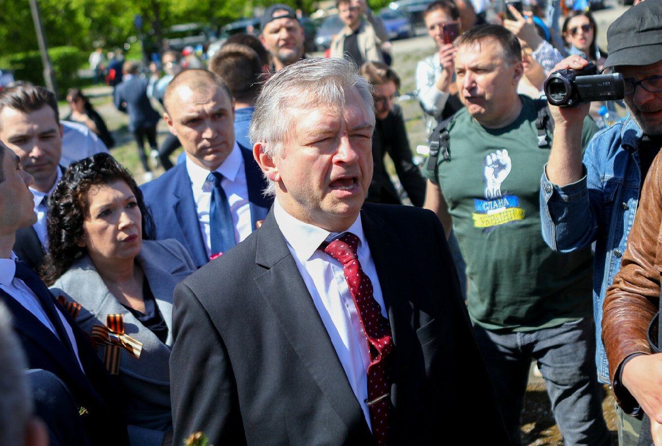 Ambasador Rosji pojawił się na cmentarzu. Nieudana prowokacja w Warszawie.