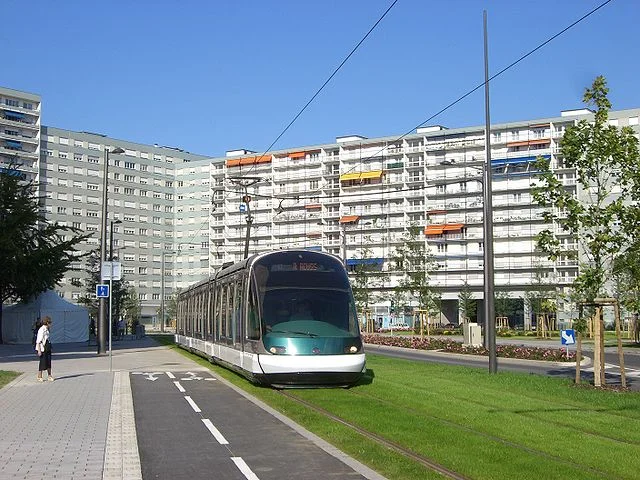 Tramwaje sunące po trawnikach świetnie się prezentują. Wyobrażacie sobie coś takiego u nas w Polsce?