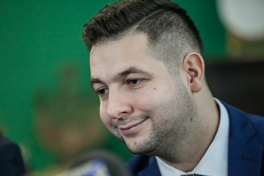 Prowadzący profil Polska Suwerenna na Twitterze przyznał, że to on jest autorem mema, który opublikował Patryk Jaki.