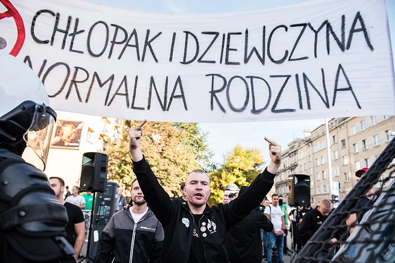Politycy prawicy podgrzewają emocje sporem o seksualność obywateli.