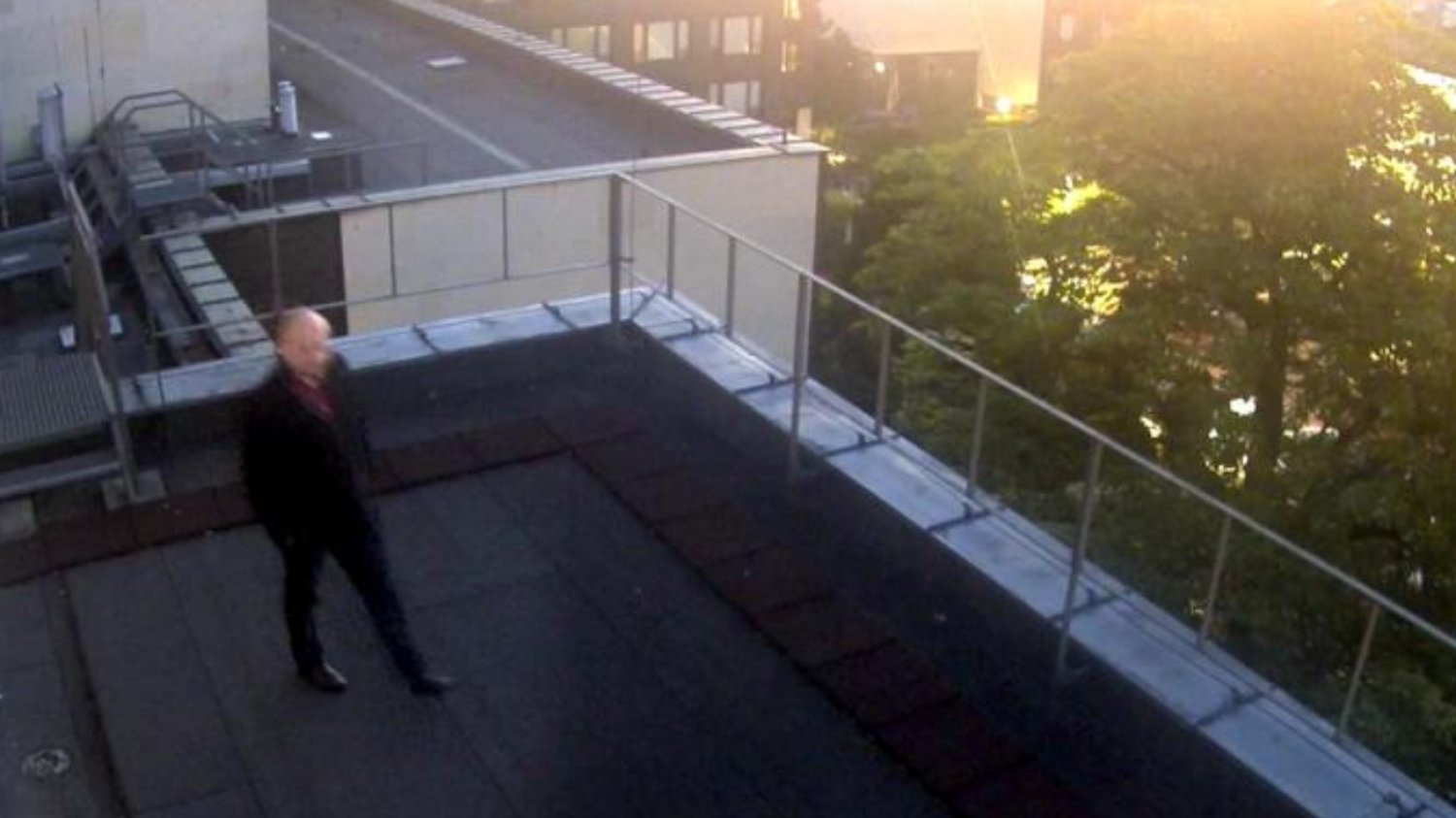 Dariusz Matecki na dachu sejmowego hotelu. Hołownia pokazał zdjęcia