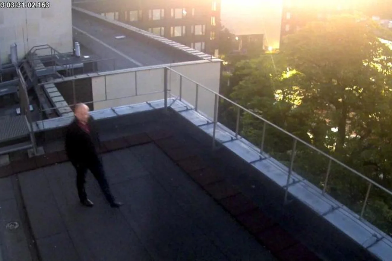 Dariusz Matecki na dachu sejmowego hotelu. Hołownia pokazał zdjęcia
