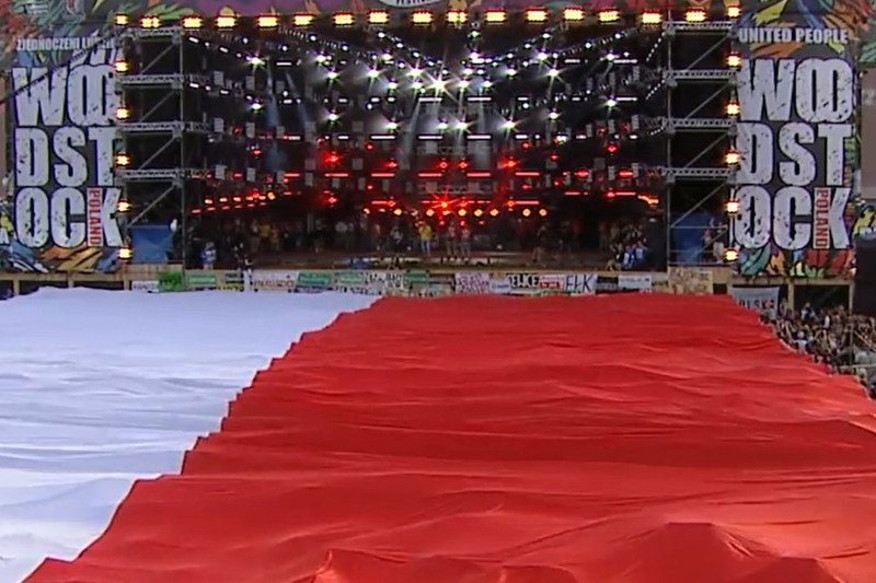 Tak było w 2006 roku. Tym razem flaga Polski również ma się pojawić na Przystanku Woodstock.