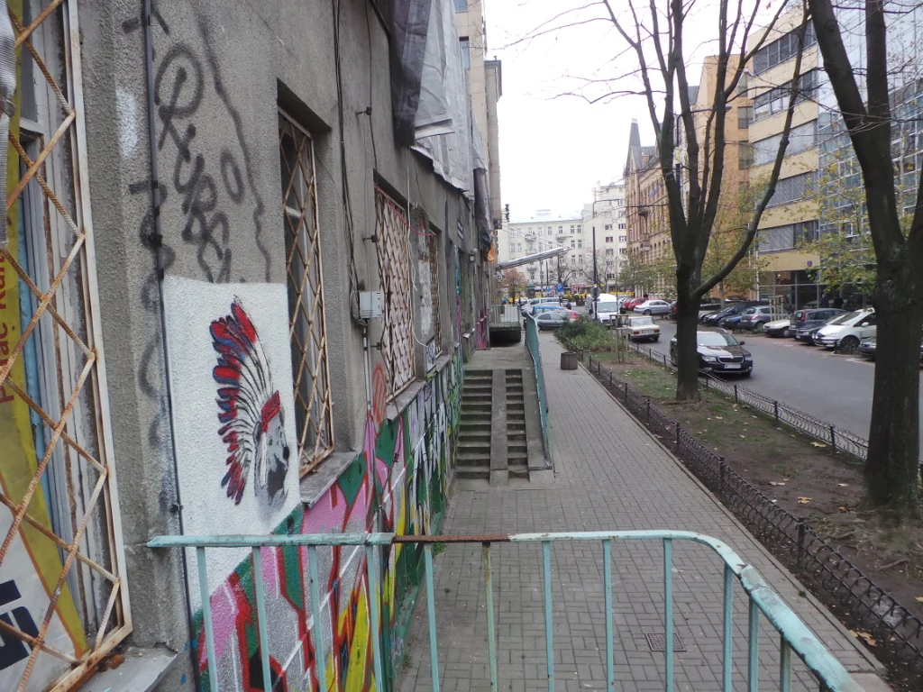 W okolicy squatu Przychodnia stoją dziś przede wszystkim nowoczesne budynki.
