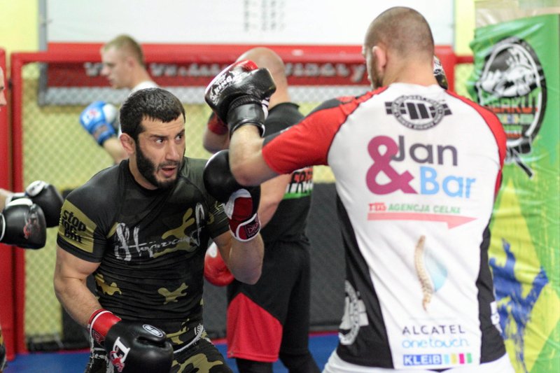 W wywiadzie z rosyjskim dziennikarzem Mamed Chalidow przyznał, że ma na pieńku z polskimi narodowcami.