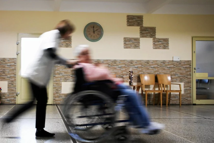 Dramatyczna sytuacja w DPS w Kaliszu. Nikt nie wie, kto jest zakażony koronawirusem. Pracownicy DPS w Kaliszu błagają o zrobienie testów na koronawirusa. Obecnie nikt nie wie, kto jest tam zakażony.