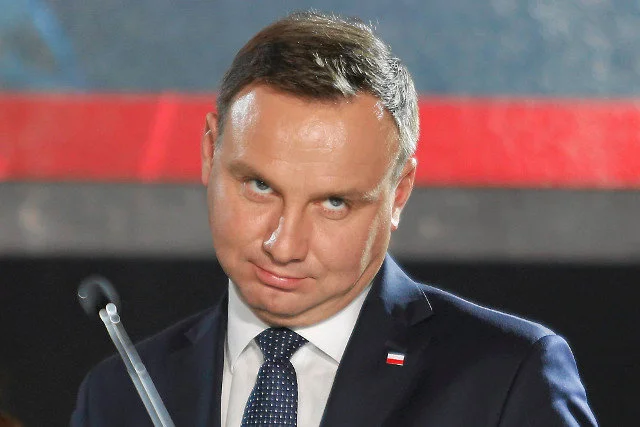 Wpis Kancelarii Prezydenta o spotkaniu z Emmanuelem Macronem "na marginesie" przypadkiem świetnie oddał obecną pozycję Polski na świecie.