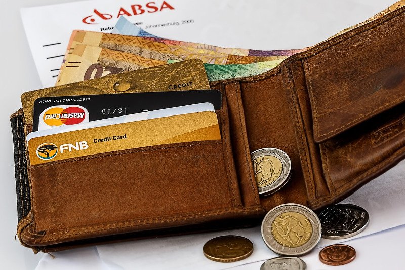 Coraz rzadziej angażujemy się w programy lojalnościowe. Chętniej też zmieniamy sklepy.