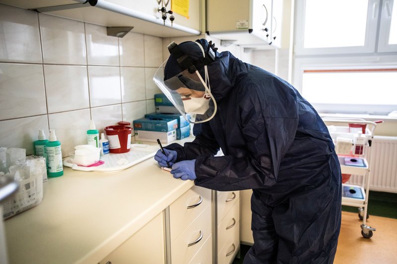 Naukowcy z Wielkiej Brytanii i USA odkryli nowy szczep koronawirusa.