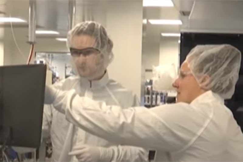 Niemcy wykonują 160 tys. testów na koronawirusa tygodniowo.