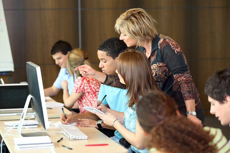 [url=http://tinyurl.com/ozm9w7k]Romans[/url] nauczyciela z uczniem to problem nie tylko dla nich, ale i dla szkoły.