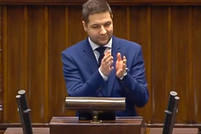 Patryk Jaki przeprasza posła za wypowiedź o agencji towarzyskiej.