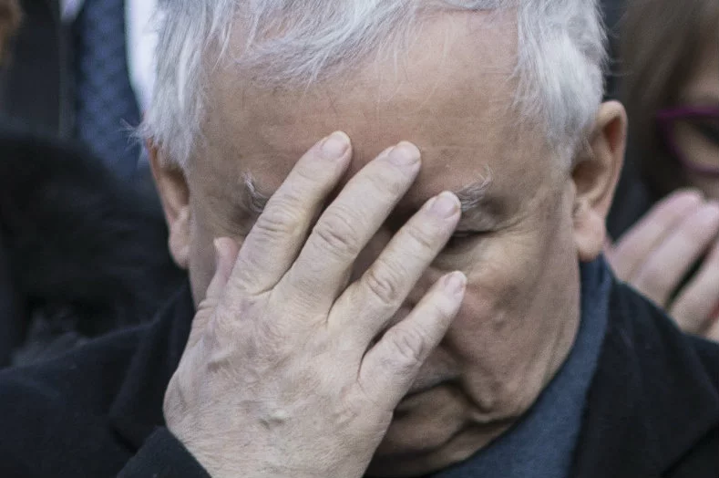 PO coraz bardziej zbliża się w sondażach do PiS. Jarosław Kaczyński stoi przed ogromnym wyzwaniem.