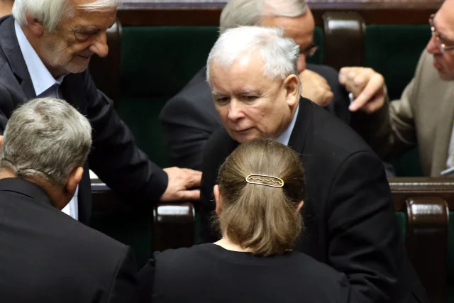 Z najnowszego sondażu CBOS wynika, że 41 proc. Polaków popiera PiS.