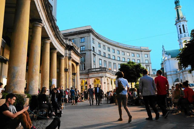 Cieszące się życiem słoiki myślą o rodzicach