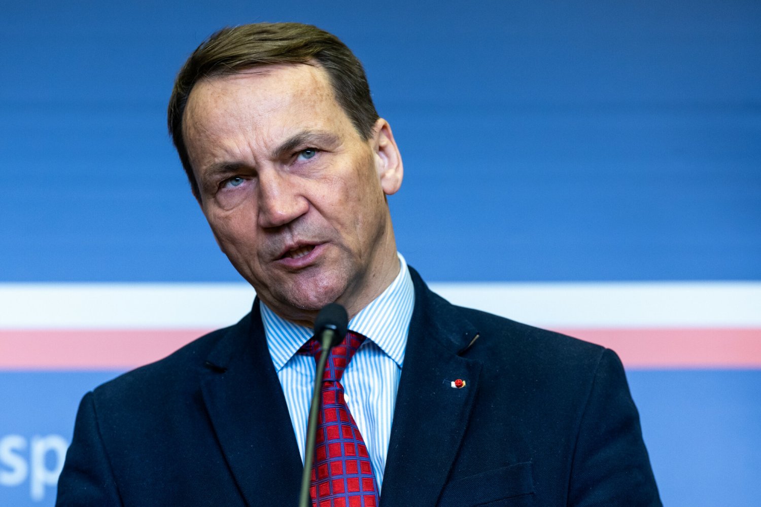 Sikorski wycofał Polskę z programu wizowego. Podał powody