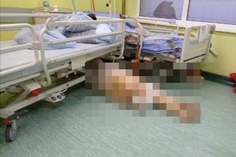 Półnaga pacjentka leżała na podłodze w szpitalu w Zgierzu. Jak twierdzi autor zdjęć, miało to trwać kilka godzin. Szpital zaprzecza.