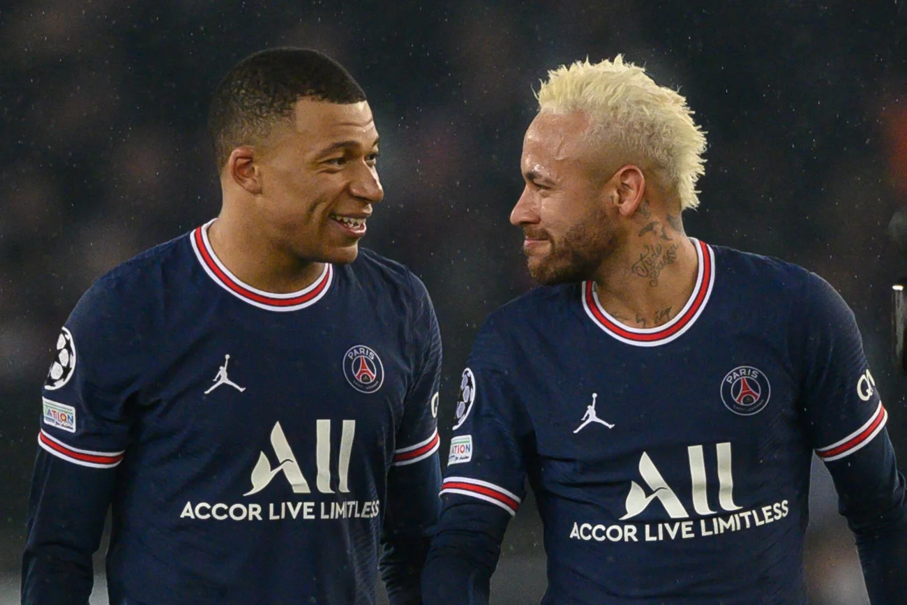 Duet Kylian Mbappe i Neymar, czyli dwa rekordowe ruchy na rynku transferowym w historii światowego futbolu.