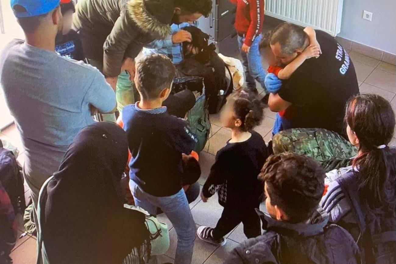 Biuro Rzecznika Praw Dziecka w obszernym komunikacie poinformowało o sytuacji dzieci migrantów, które widziano w placówce Straży Granicznej w Michałowie.