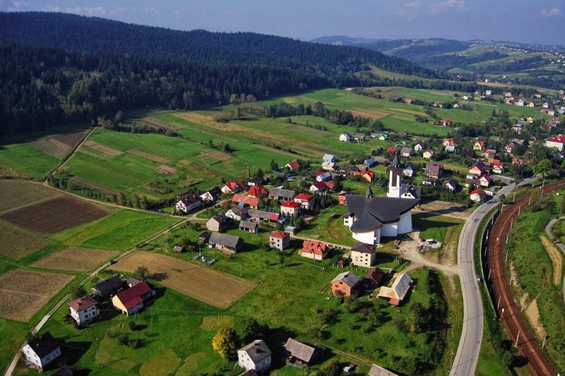 O Ptaszkowej w Małopolsce od lat krążą dowcipy.