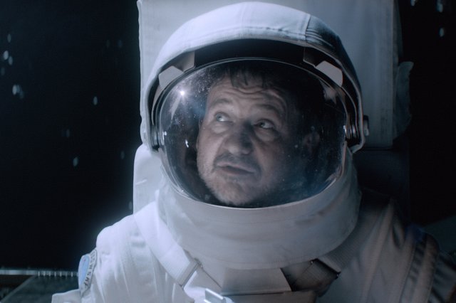 Robert Więckiewicz jako Twardowsky, pogrywający z diabłami. Legenda w wersji sci-fi.