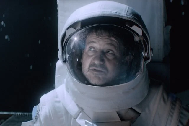Robert Więckiewicz jako Twardowsky, pogrywający z diabłami. Legenda w wersji sci-fi.