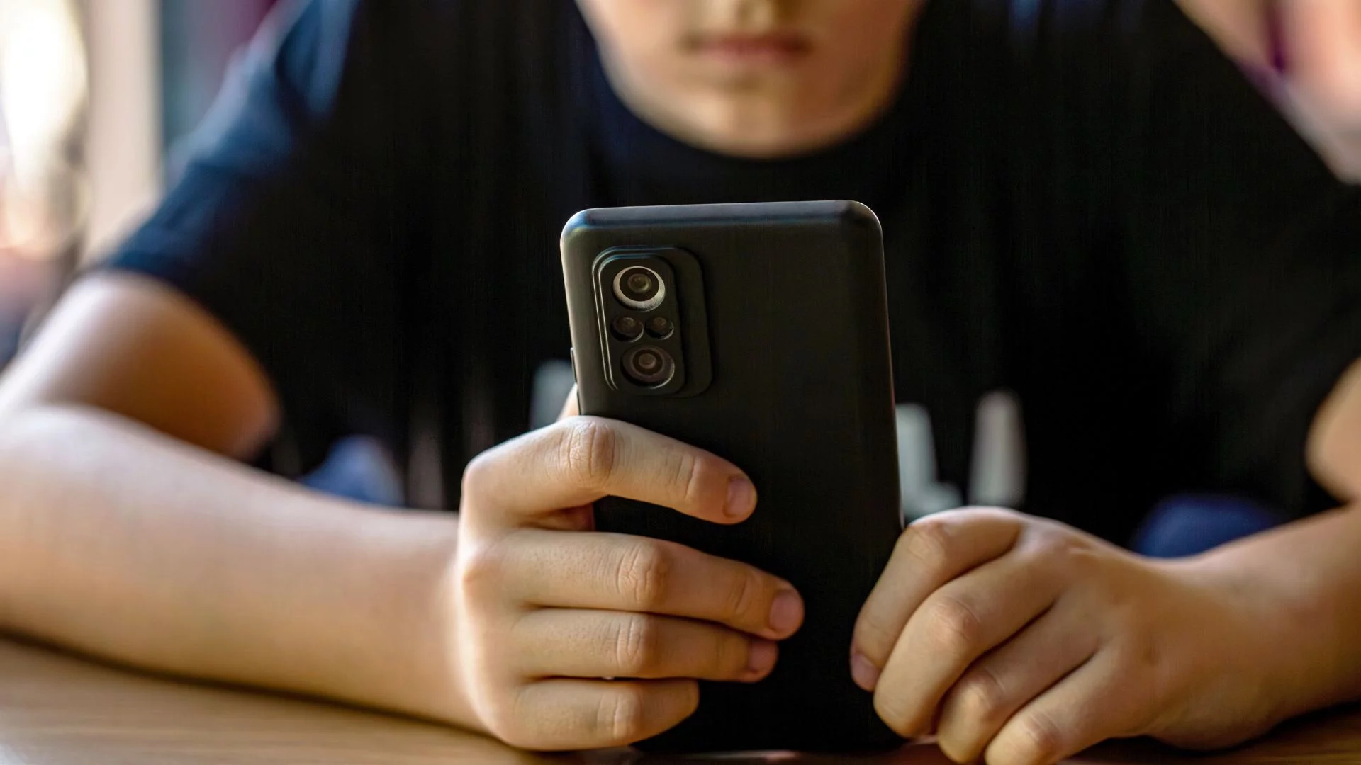 Nauczyciele nagrywani i upokarzani na lekcjach. Wszystko dla lajków i zasięgów