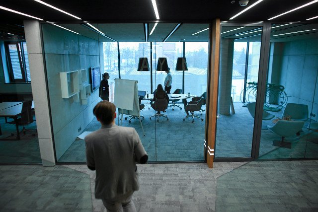 W Aflofarmie sami wymyślają reklamy leków i suplementów osaczających później konsumentów jak natrętne muchy.