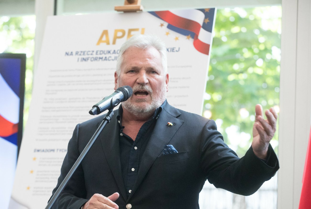 Wybory 2023. Kwaśniewski zdradził, na kogo zagłosuje. Rozważa dwa nazwiska.