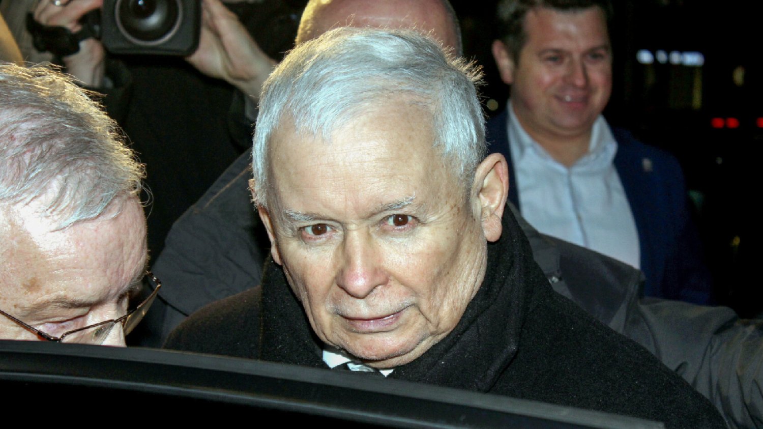 Zaginęły akta paszportowe Jarosława Kaczyńskiego? "Bezprawny posiadacz".
