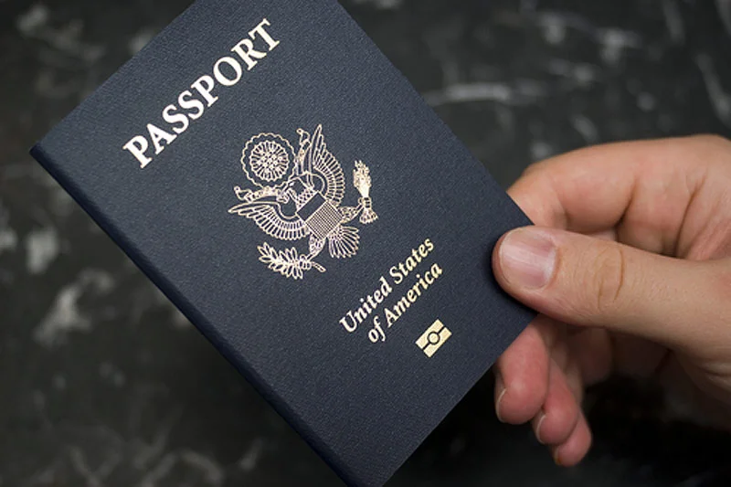 Obywatele USA masowo zrzekają się obywatelstwa przez... prawo, które uniemożliwia ukrycie dochodów