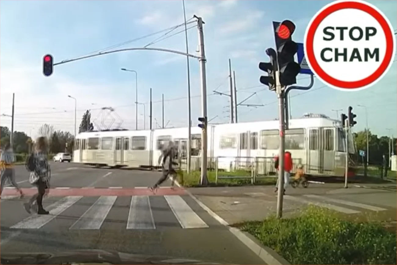 O mały włos a chłopczyk wjechałby pod tramwaj.