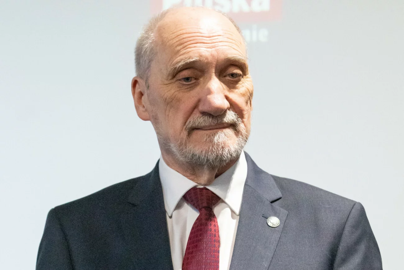 Minister Obrony Narodowej polecił SKW zbadanie sprawy publikacji nieocenzurowanych zdjęć w raporcie podkomisji Antoniego Macierewicza.