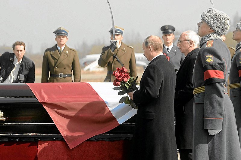 Ks. Henryk Zieliński twierdzi, że po katastrofie smoleńskiej "otwarcie trumien nastąpiło za późno".
