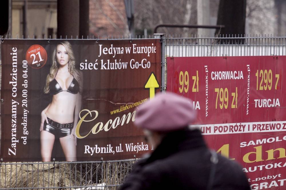 Baner który był niszczony przez starsze panie.