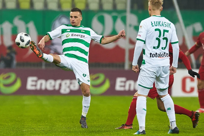 Na boisku Peszko wyciskał z siebie siódme poty.